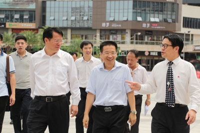 中共河源市委常委、市政府黨組副書記龔國平到河源市商業中心調研