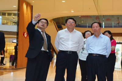 最高人民法院原院長、首席大法官肖揚參觀河源市商業中心